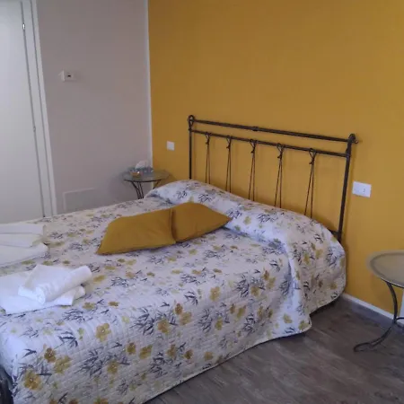 Oda ve Kahvaltı Nono Tilio Talmassons
